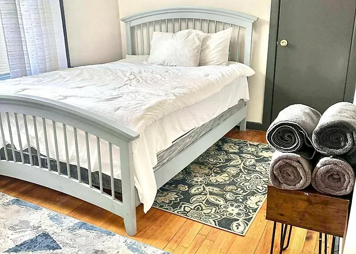 Modern 1br Near Midway - Cta Train - Golf Nearby *